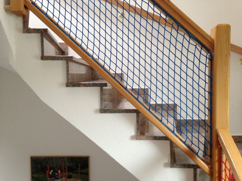HTPP knotless stairs safety netting