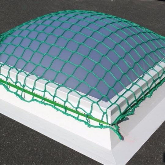 Polypropylene knotless net for light domes and skylights